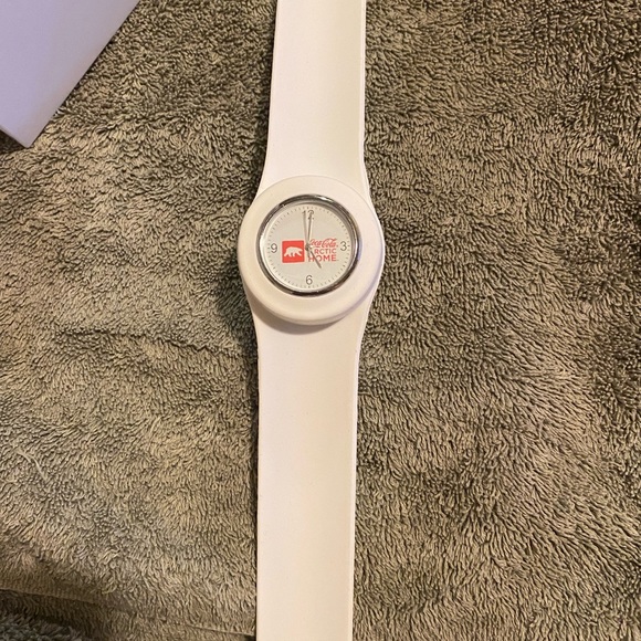 coca cola watch with rubber snap wristband. - Picture 3 of 9